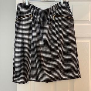 Beautiful Alfani skirt size 16W.